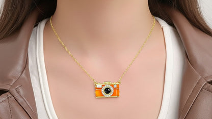 Instante Eterno – Collar Cámara con Foto